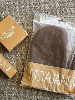 PETAJANE Brown Tanning Mitt and brush bundle